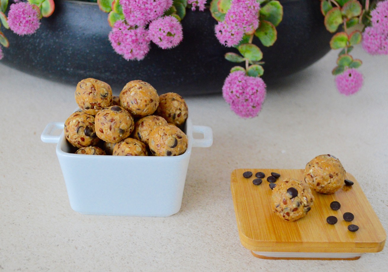 peanut-butter-energy-bites-healthy-snack-food-flowers